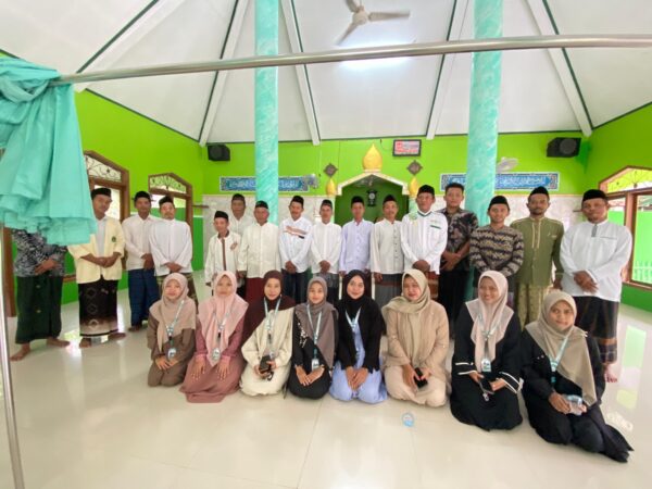 Mahasiswa KKN 06 UNUGHA Cilacap Berpartisipasi dalam Kegiatan Mujahadah Asmaul Husna Bersama Masyarakat 5C di Masjid Darurohim Cidulang