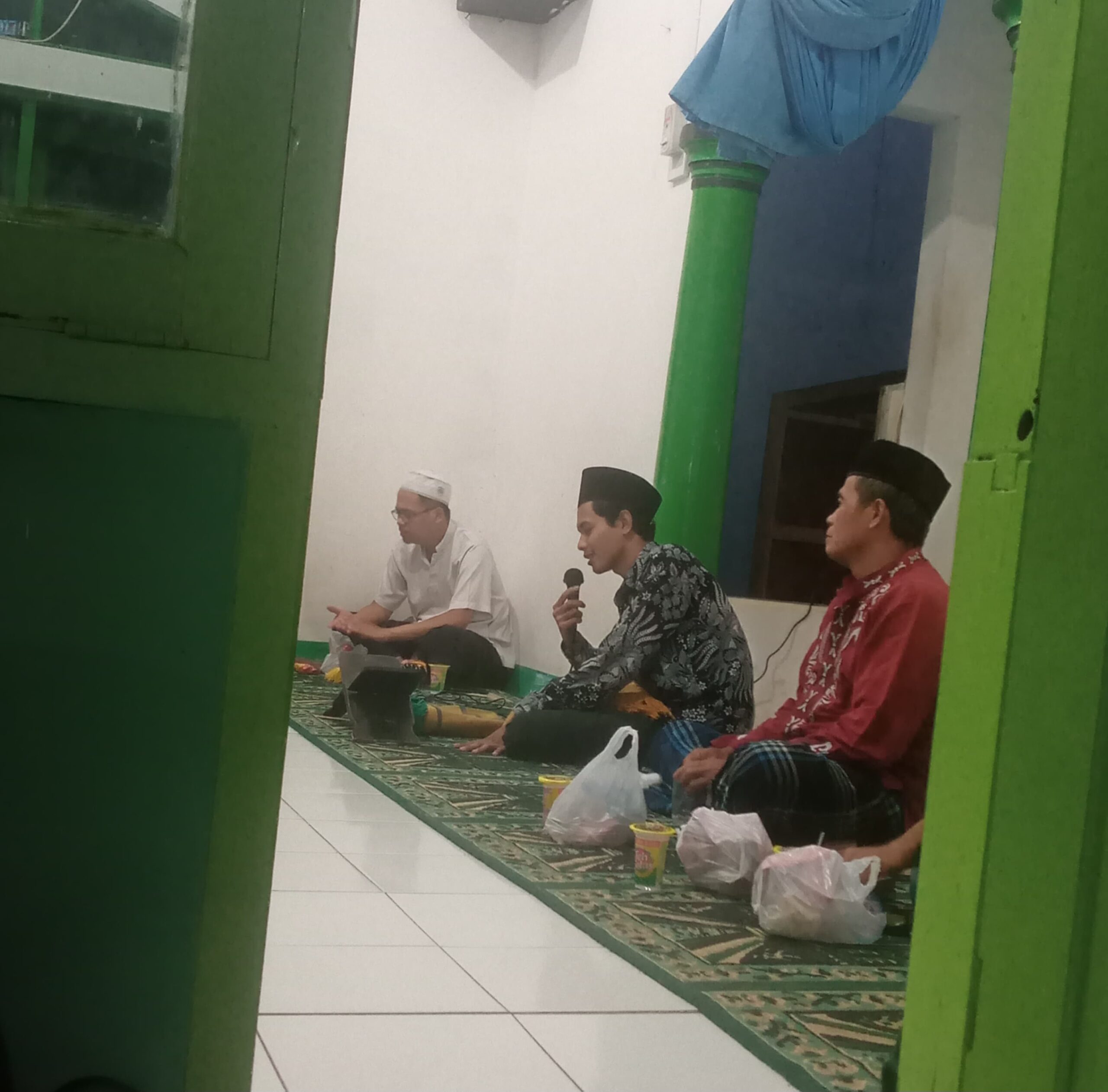 Perwakilan Mahasiswa KKN 06 Unugha Cilacap Berpatisipasi dalam Kegiatan Rutinan Malam Jumat Kliwon di Musala Al Huda Cikukun Perwakilan Mahasiswa KKN 06 Unugha Cilacap Berpatisipasi dalam Kegiatan Rutinan Malam Jumat Kliwon di Musala Al Huda Cikukun
