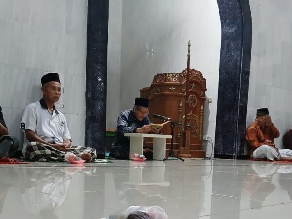 Partisipasi Mahasiswa KKN 06 Desa Adimulya dalam Kegiatan Rutinan Kuliah Subuh di Masjid Fatra Al Hidayah Cikukun
