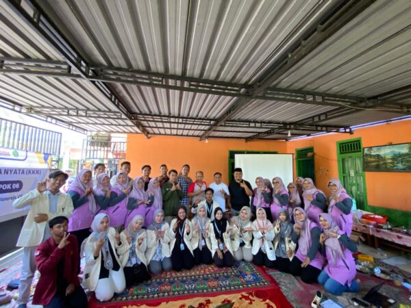 Pemberdayaan Ibu Rumah Tangga Melalui Pelatihan Shopee Affiliate oleh Mahasiswa KKN 06 bersama Ibu Ibu TPK  Desa Adimulya